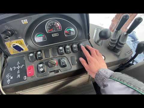 Видео: Экскаватор погрузчик CAT 444F