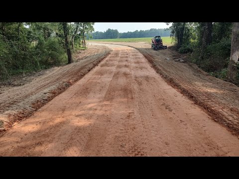 Видео: Установка водопропускной трубы и строительство дороги через лес