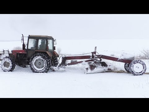 Видео: Грейдер с МТЗ 82 на расчистке дорог от снега! Без поломок не обошлось!