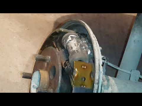 Видео: Регулировка барабанных тормозов тоета саксид