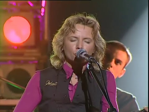 Видео: Сурганова и Оркестр - Я теряю тебя (DVD КругоСветка-2005)