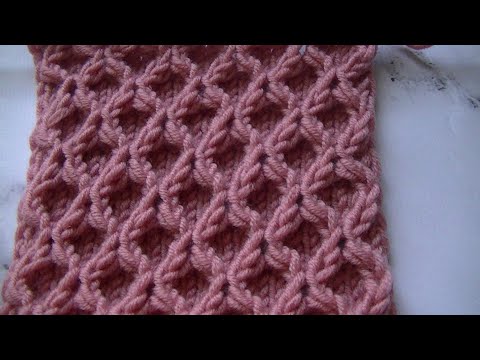 Видео: Вяжем простой и красивый узор РОМБЫ спицами.