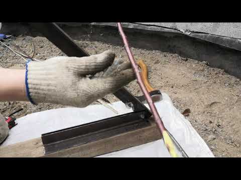 Видео: Резак для получения щепы. Холодное копчение.