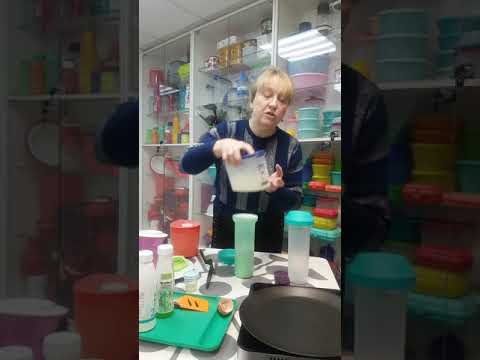 Видео: Блины в Большом шейкере Tupperware