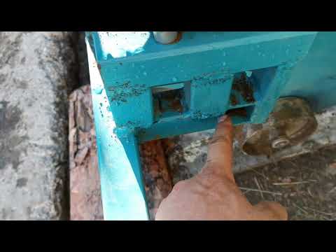 Видео: Обзор картофелекопалки Крючкова, переделанной под мини трактор