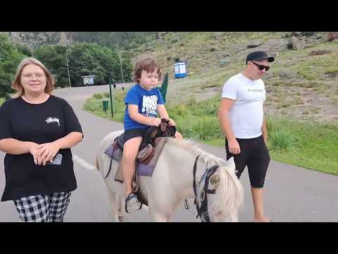 Видео: Отдых Баянаул, живем турбаза Жалын, озеро Жасыбай, Ольховая роща, Пещеру Коныр Аулие, ущелье Ведьмы