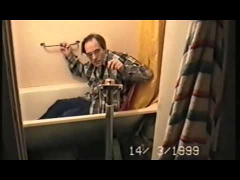 Видео: Подъемник для ванной комнаты -самостоятельное пользование ванной инвалидом-колясочником