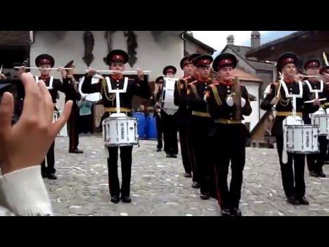 Видео: Выступление суворовцев в замке Грюйер.Швеицария.
