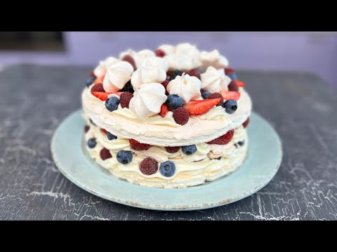 Видео: МЕРЕНГОВИЙ ТОРТ з масляним кремом та ягодами😍 Хрустка скоринка та ніжне суфле💛 Рецепт від Глінської🙌