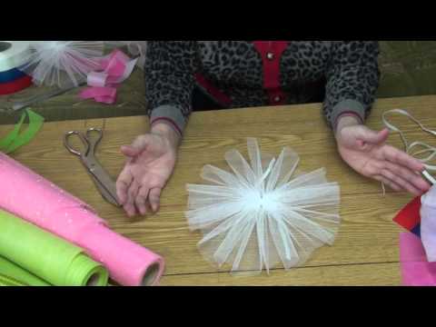 Видео: Как самому сделать бант на ручки свадебной машины