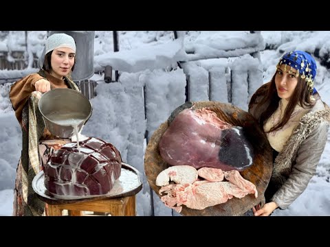 Видео: Зима в деревне: рецепт рубленой печени с молоком