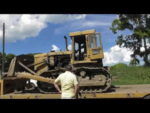 Видео: Бульдозер съезжает с платформы благополучно. 16. 07. 2017