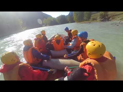 Видео: Река Чуя. Героическое прохождение порога Буревестник. 2017