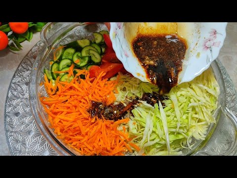 Видео: Все дело в ЗАПРАВКЕ! ОБАЛДЕННЫЙ салат из Капусты! Салат из капусты и огурцов