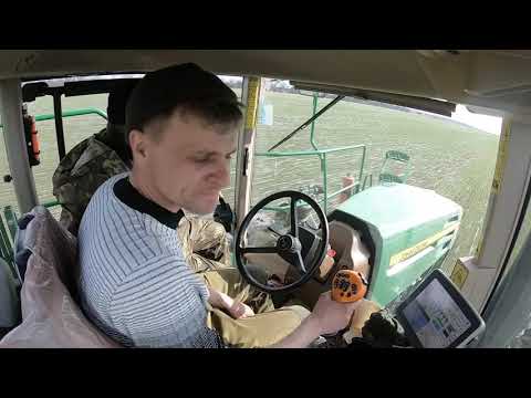 Видео: John Deere 4730. Внесение ЖКУ.