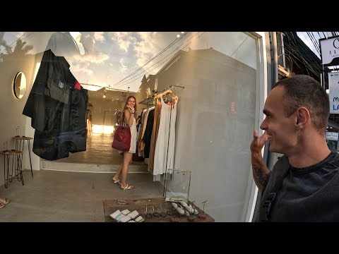 Видео: КАК ДЕШЕВО ЖИТЬ НА БАЛИ. АТАКУЕМ ОБЕЗЬЯН. НОЧНАЯ ЖИЗНЬ В УБУДЕ. Влог