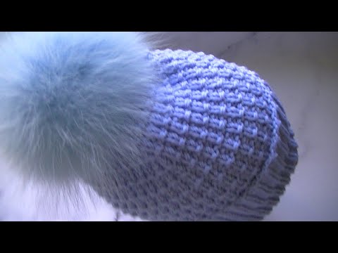 Видео: Вяжем шапочку рельефным  узором спицами.