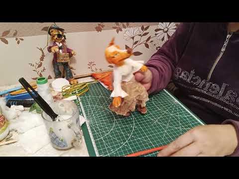 Видео: Лиса Алиса. Продолжаем одеваться. Мастер класс. Ватная игрушка.