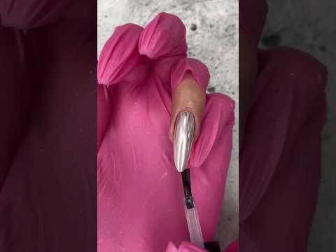 Видео: Как крепить втирку. Втирка хром. Зеркальная втирка. Втирка единорог. #nailart #nails