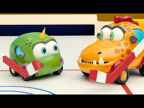 Видео: Машинки Мокас 🚕 Машинки играют в хоккей 🚙 Развивающие мультфильмы для детей про машинки 🚗