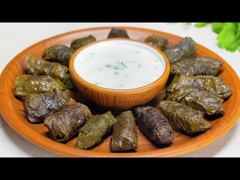 Видео: Популярная ДОЛМА из виноградных листьев - Неповторимый вкус! Рецепт от Всегда Вкусно!