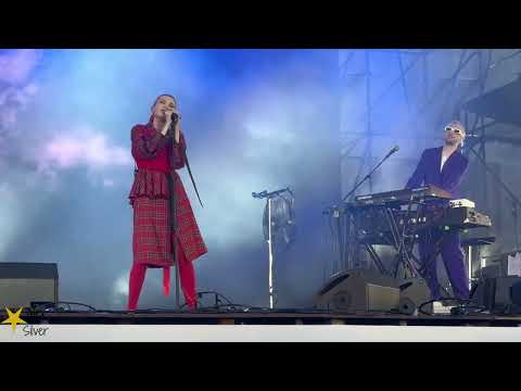 Видео: Моя Мишель – Ветер меняет направление (Live, Альметьевск, 02.09.23)