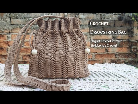 Видео: Вяжем крючком простую сумку на завязках — элегантный узор от @marniascrochet