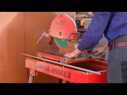 Видео: Камнерезный станок Diam SK-800 в работе с полнотелым кирпичом M200