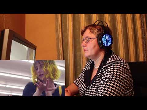 Видео: РЕАКЦИЯ МАМЫ НА [Tessa Violet - Crush]