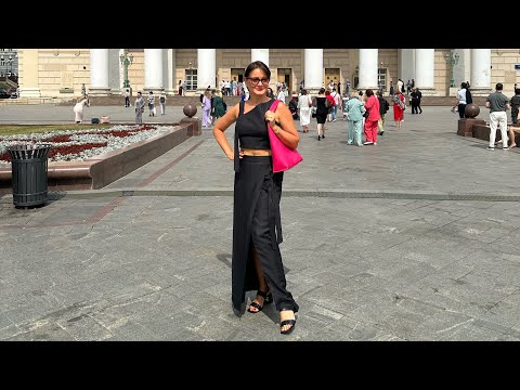 Видео: #летовмоскве Опера днём и вечером. Тяжёлый люкс в ЦУМе ( Valentino, D&G). Духи Guerlain за 65к