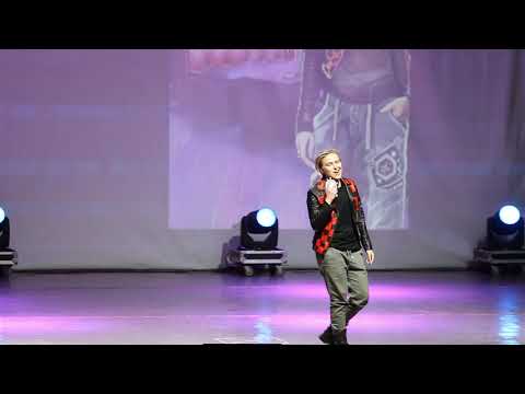 Видео: Клуб романтики: Рождённая луной, Бенни Барт (Альтернативное дефиле) - Shibuya 22 2020