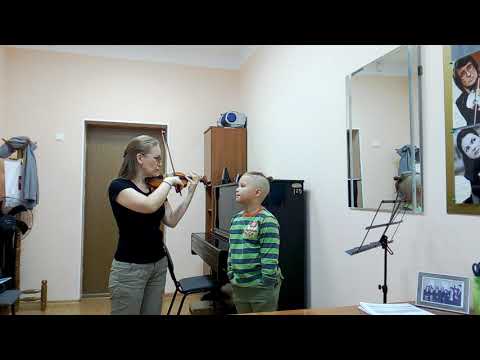 Видео: Самые первые уроки скрипки.