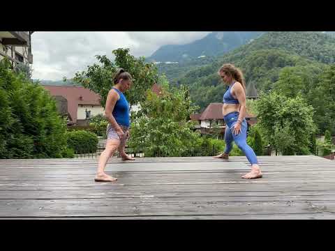 Видео: Smart yoga. Выпуск 5. Поперечный шпагат vs самаконасана. Всем ли доступны и есть ли разница?