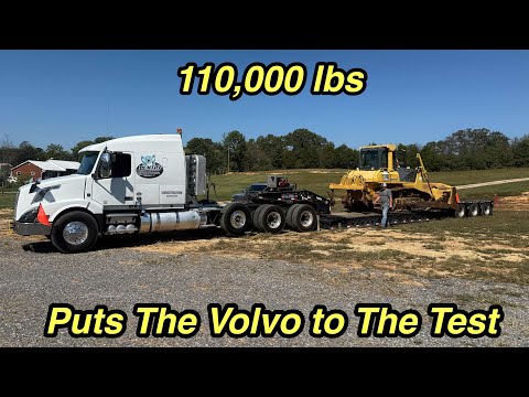 Видео: Мы приобрели ОГРОМНЫЙ бульдозер для фермы... Затем попытались отвезти его домой!!