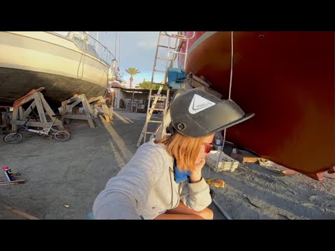 Видео: Яхтенный влог #127. Перо руля почти готово. Ватерлиния нас добила.