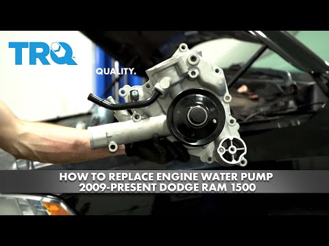 Видео: Как заменить водяной насос двигателя Ram 1500 2009-2018