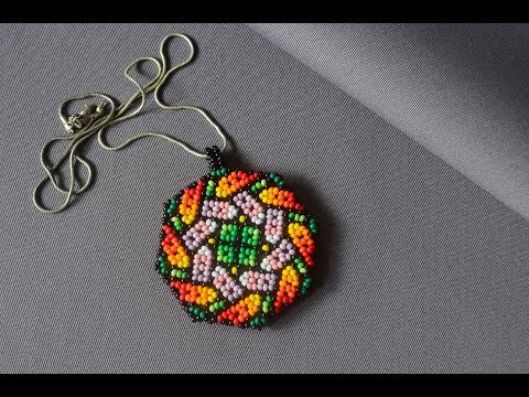 Видео: Двусторонний кулон из бисера в технике Уичоль. Бисероплетение. Мастер класс