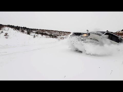 Видео: Два Land Cruiser 100 бороздят снежную целину! Невероятная инсталляция на городской свалке!
