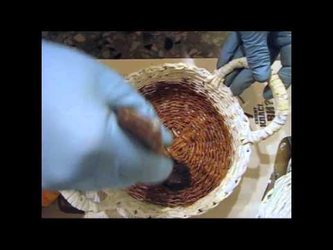 Видео: Как и чем покрасить корзину из газет
