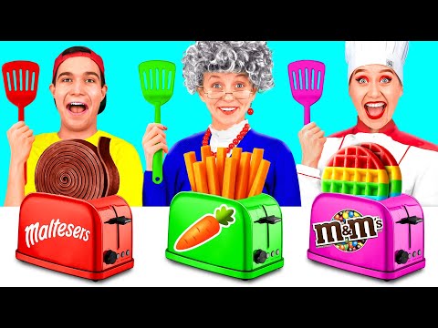 Видео: Кулинарный Челлендж: Я против Бабушки | Сумасшедший Челлендж