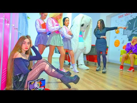 Видео: Мажоретки Bunny се измъкнаха от НАХАЛНАТА ДАЯНА 😱 Какво ще направи Даяна, за да спаси отбора?