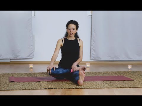 Видео: Йога вкъщи: Огъвкавяване на тазобедрените стави