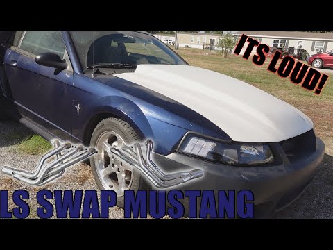 Видео: ТАК ГРОМКИЙ!! - УСТАНОВЛЕНЫ БЮДЖЕТНЫЕ КОЛЛЕКТОРЫ MUSTANG С ДЛИННЫМИ ТРУБАМИ LS SWAP!