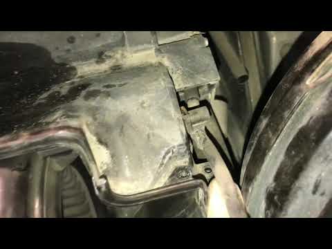 Видео: Removing the heater motor / Снятие мотора печки Audi A8 D3 2008
