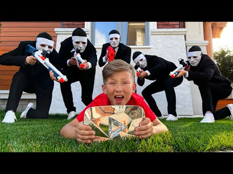 Видео: Грабители в доме! NERF битва за бриллантовую награду