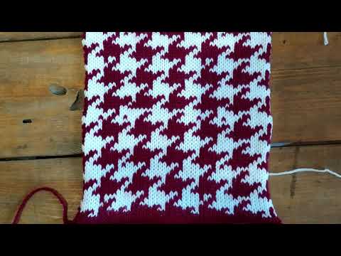 Видео: УЗОР ГУСИНЫЕ ЛАПКИ / ПЕРФОКАРТА / МОИ ОШИБКИ / ВЯЗАНИЕ НА МАШИНЕ/