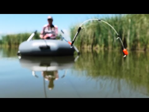 Видео: Ловля КАРПА на БОКОВОЙ КИВОК в КАМЫШЕ!!!