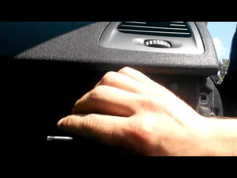 Видео: Замена салонного фильтра лагуна 3 от А до Я