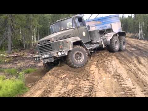 Видео: Автомобиль КрАЗ 260 преодолевает тяжелое бездорожье в грязи