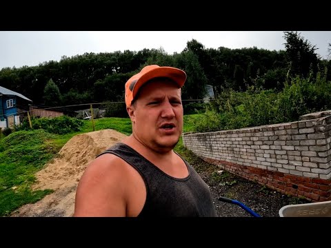 Видео: Расчищаем участок от накопившегося мусора, спасаем деревья и новый материал